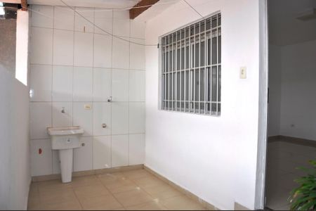 Casa para alugar com 75m², 2 quartos e 1 vaga Casa para alugar com 75m², 2 quartos e 1 vagaDetalhe - Varanda e Área de Serviço