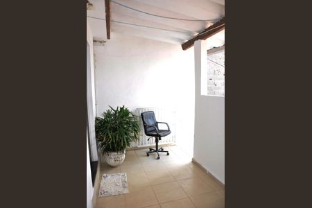 Casa para alugar com 75m², 2 quartos e 1 vaga Casa para alugar com 75m², 2 quartos e 1 vagaDetalhe - Varanda e Área de Serviço