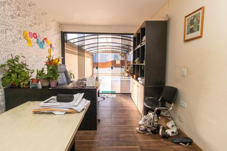 Casa à venda com 240m², 4 quartos e 3 vagas Casa à venda com 240m², 4 quartos e 3 vagasEscritório