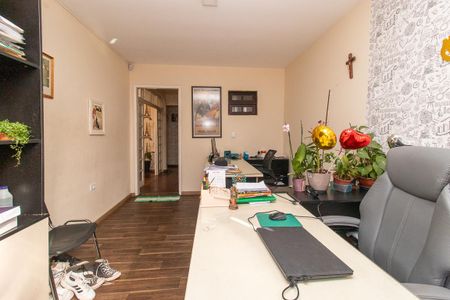 Casa à venda com 240m², 4 quartos e 3 vagas Casa à venda com 240m², 4 quartos e 3 vagasEscritório