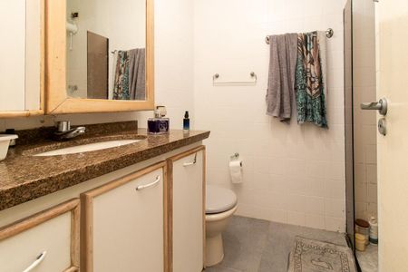 Casa à venda com 240m², 4 quartos e 3 vagas Casa à venda com 240m², 4 quartos e 3 vagasBanheiro Social
