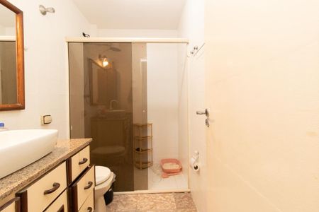 Casa à venda com 240m², 4 quartos e 3 vagas Casa à venda com 240m², 4 quartos e 3 vagasBanheiro da Suíte