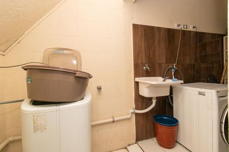 Casa à venda com 240m², 4 quartos e 3 vagas Casa à venda com 240m², 4 quartos e 3 vagasÁrea de Serviço