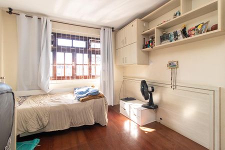 Casa à venda com 240m², 4 quartos e 3 vagas Casa à venda com 240m², 4 quartos e 3 vagasQuarto 3