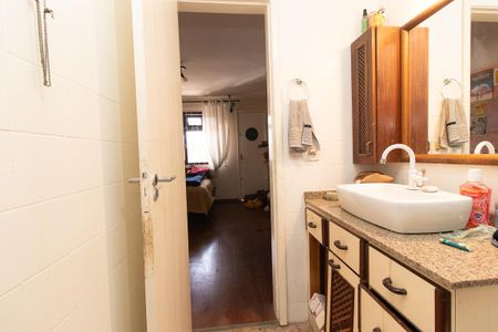 Casa à venda com 240m², 4 quartos e 3 vagas Casa à venda com 240m², 4 quartos e 3 vagasBanheiro da Suíte
