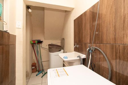 Casa à venda com 240m², 4 quartos e 3 vagas Casa à venda com 240m², 4 quartos e 3 vagasÁrea de Serviço