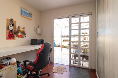 Casa à venda com 240m², 4 quartos e 3 vagas Casa à venda com 240m², 4 quartos e 3 vagasQuarto 1
