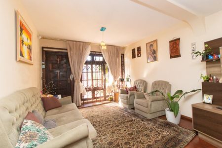 Casa à venda com 240m², 4 quartos e 3 vagas Casa à venda com 240m², 4 quartos e 3 vagasSala