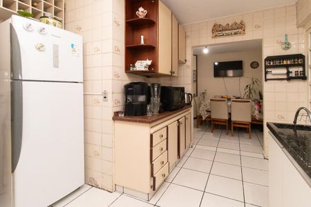 Casa à venda com 240m², 4 quartos e 3 vagas Casa à venda com 240m², 4 quartos e 3 vagasCozinha - Armários