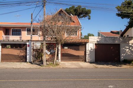 Casa à venda com 240m², 4 quartos e 3 vagas Casa à venda com 240m², 4 quartos e 3 vagasFachada