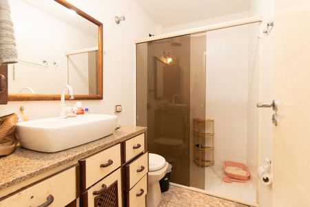 Casa à venda com 240m², 4 quartos e 3 vagas Casa à venda com 240m², 4 quartos e 3 vagasBanheiro da Suíte