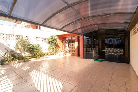 Casa à venda com 240m², 4 quartos e 3 vagas Casa à venda com 240m², 4 quartos e 3 vagasGaragem