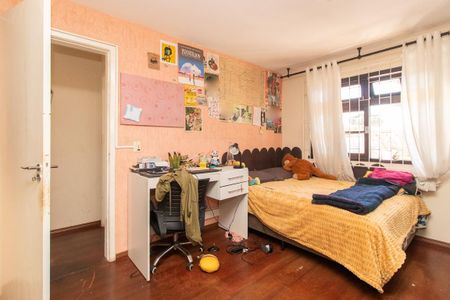 Casa à venda com 240m², 4 quartos e 3 vagas Casa à venda com 240m², 4 quartos e 3 vagasQuarto 4 - Suíte
