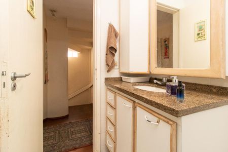 Casa à venda com 240m², 4 quartos e 3 vagas Casa à venda com 240m², 4 quartos e 3 vagasBanheiro Social