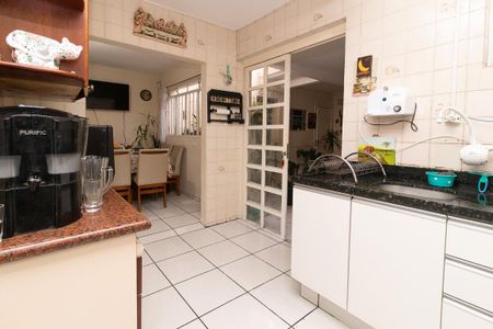 Casa à venda com 240m², 4 quartos e 3 vagas Casa à venda com 240m², 4 quartos e 3 vagasCozinha - Armários