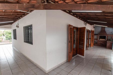 Casa para alugar com 299m², 3 quartos e 5 vagas Casa para alugar com 299m², 3 quartos e 5 vagasTerraço