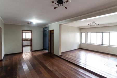 Casa para alugar com 299m², 3 quartos e 5 vagas Casa para alugar com 299m², 3 quartos e 5 vagasSala