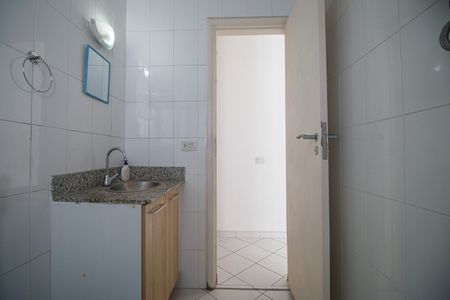 Banheiro de apartamento à venda com 1 quarto, 46m² em Grajaú, Rio de Janeiro