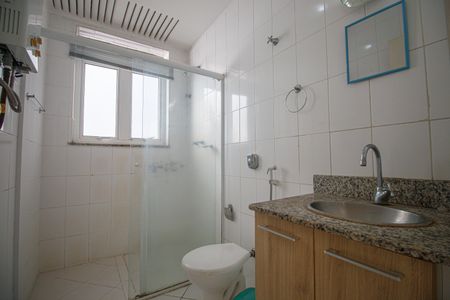 Banheiro de apartamento à venda com 1 quarto, 46m² em Grajaú, Rio de Janeiro