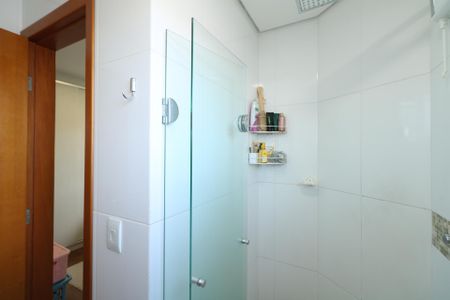 Apartamento à venda com 83m², 3 quartos e 2 vagas Apartamento à venda com 83m², 3 quartos e 2 vagasBanheiro da Suíte