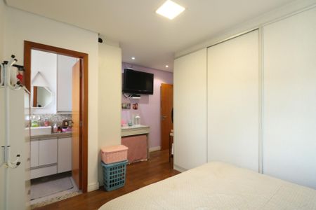 Apartamento à venda com 83m², 3 quartos e 2 vagas Apartamento à venda com 83m², 3 quartos e 2 vagasSuíte