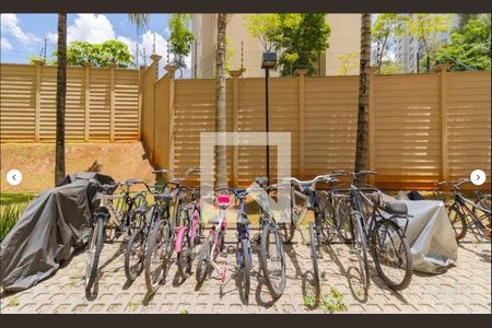 biblioteca  de apartamento para alugar com 2 quartos, 40m² em Vila Andrade, São Paulo
