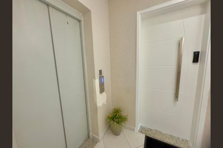 Apartamento à venda com 110m², 3 quartos e 2 vagas Apartamento à venda com 110m², 3 quartos e 2 vagasElevador Porta Social