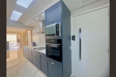 Apartamento à venda com 110m², 3 quartos e 2 vagas Apartamento à venda com 110m², 3 quartos e 2 vagasCozinha