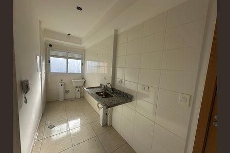 Cozinha de apartamento para alugar com 2 quartos, 46m² em Parque Sao Vicente, São Vicente