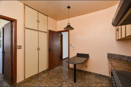 Apartamento para alugar com 154m², 3 quartos e 2 vagas Apartamento para alugar com 154m², 3 quartos e 2 vagasCozinha