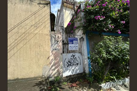 Casa para alugar com 80m², 2 quartos e sem vagaFachada + placa