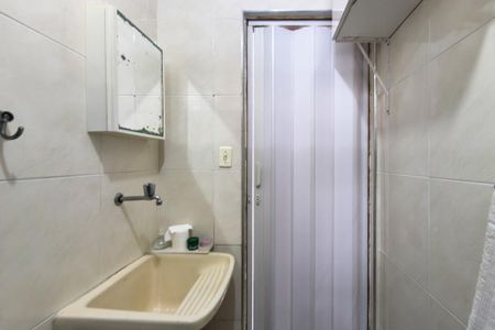 Banheiro de apartamento para alugar com 2 quartos, 60m² em Nova Mirim, Praia Grande