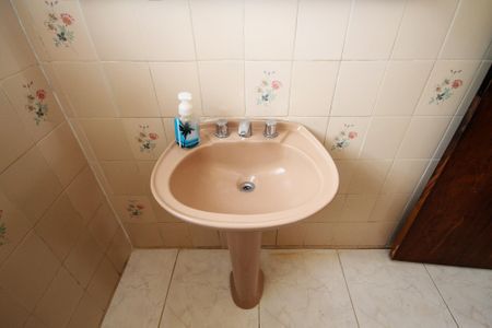 Casa para alugar com 135m², 3 quartos e 5 vagasBanheiro social