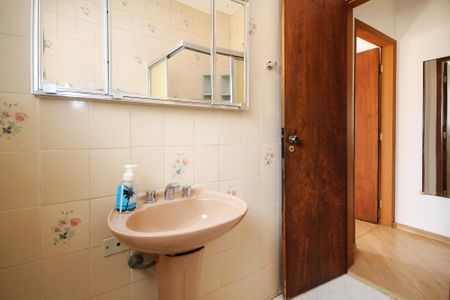 Casa para alugar com 135m², 3 quartos e 5 vagasBanheiro social