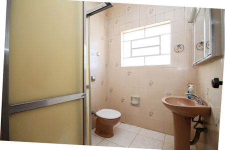 Casa para alugar com 135m², 3 quartos e 5 vagasBanheiro social