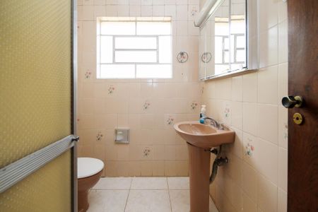 Casa para alugar com 135m², 3 quartos e 5 vagasBanheiro social