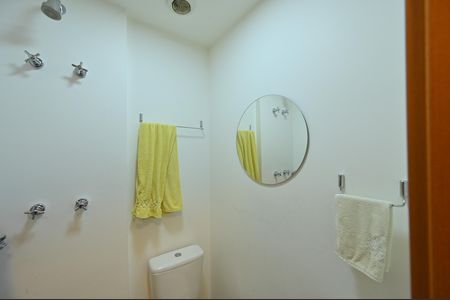 Apartamento à venda com 270m², 3 quartos e 4 vagasBanheiro de Serviço