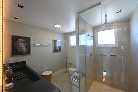 Apartamento à venda com 270m², 3 quartos e 4 vagasBanheiro da Suíte 1