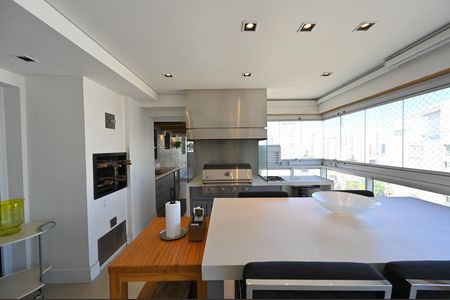 Apartamento à venda com 270m², 3 quartos e 4 vagasVaranda