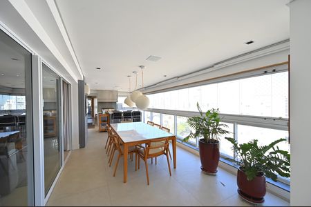 Apartamento à venda com 270m², 3 quartos e 4 vagasVaranda