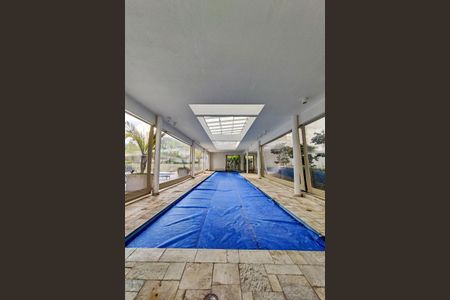 Apartamento à venda com 270m², 3 quartos e 4 vagas Apartamento à venda com 270m², 3 quartos e 4 vagasPiscina
