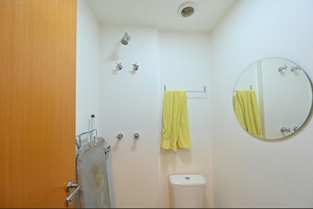 Apartamento à venda com 270m², 3 quartos e 4 vagasBanheiro de Serviço