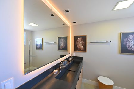 Apartamento à venda com 270m², 3 quartos e 4 vagasBanheiro da Suíte 1