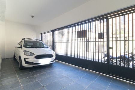 Garagem de casa à venda com 3 quartos, 166m² em Vila Santo Estefano, São Paulo
