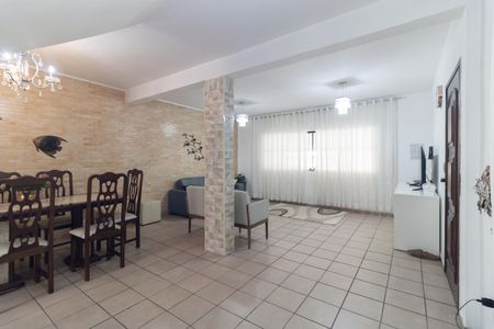 Casa à venda com 3 quartos, 166m² em Vila Santo Estefano, São Paulo