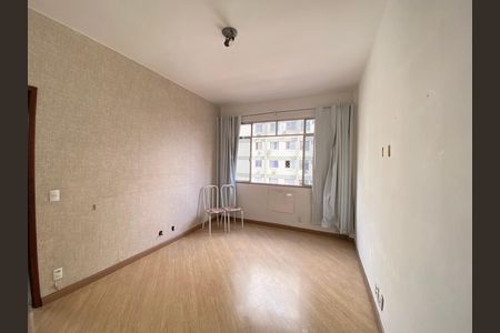 Apartamento à venda com 72m², 2 quartos e 1 vaga