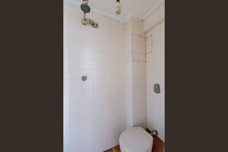Banheiro de serviço de apartamento para alugar com 2 quartos, 70m² em Perdizes, São Paulo