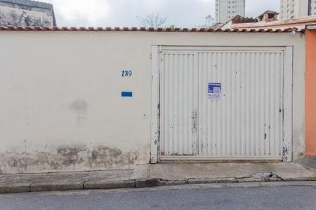 Casa para alugar com 80m², 2 quartos e 1 vaga Casa para alugar com 80m², 2 quartos e 1 vagaFachada