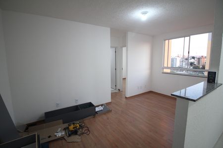 Sala de apartamento para alugar com 2 quartos, 50m² em Bairro da Glória, Contagem