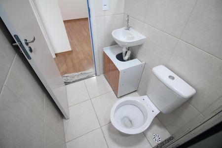Banheiro de apartamento para alugar com 2 quartos, 50m² em Bairro da Glória, Contagem